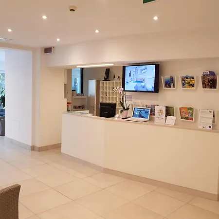 Ξενοδοχείο Helvetia 4*